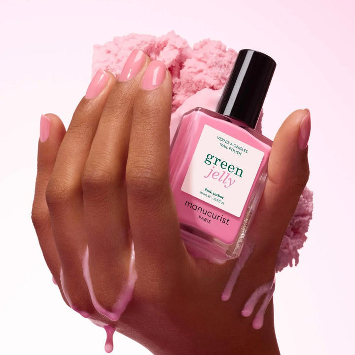 Pink Sorbet Jelly von Manucurist - gehalten in der Hand