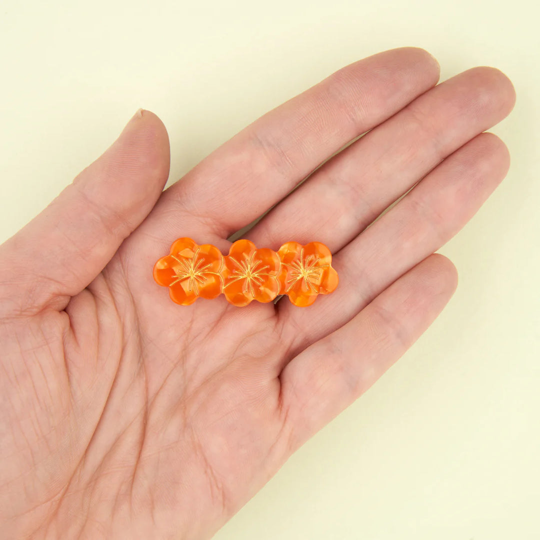 Nasturtium Hair Clip von Coucou Suzette - auf Handfläche
