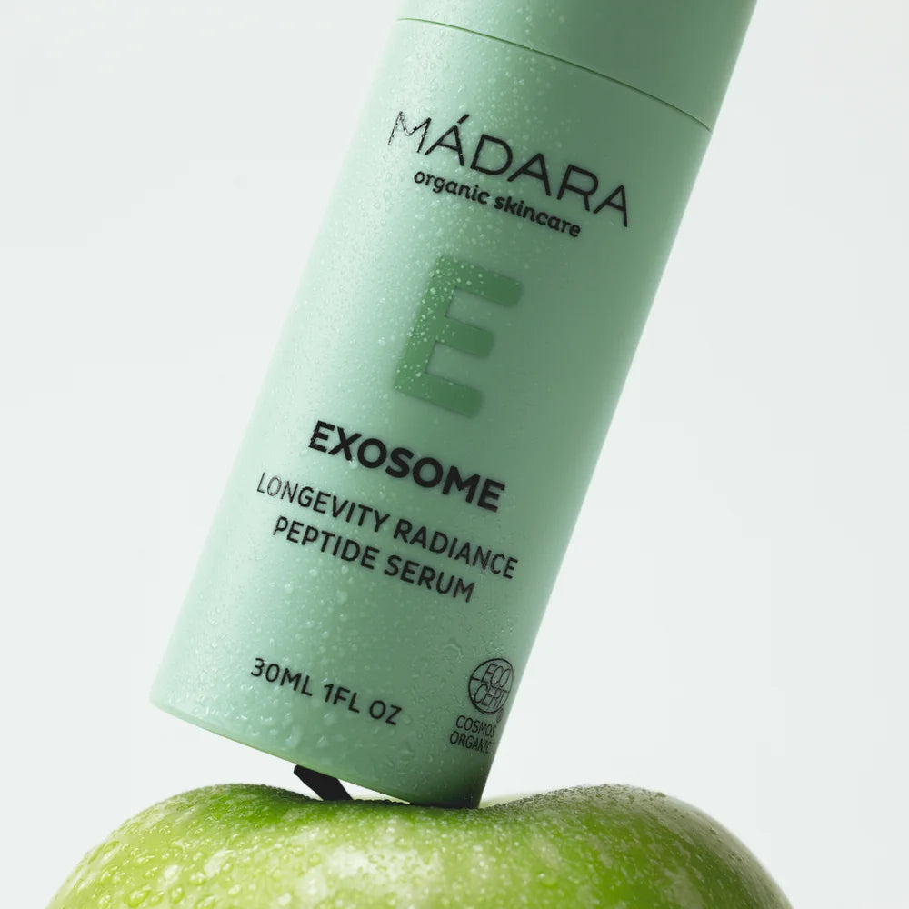 Exosome Longevity Radiance Peptide Serum von Mádara - ästhetisches Produktfoto, grüner Apfel