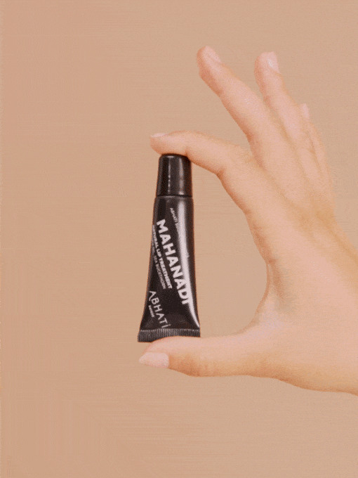 Abhati Suisse Mahanadi Lip Treatment Anwendung – pflegende Lippenpflege für weiche Lippen