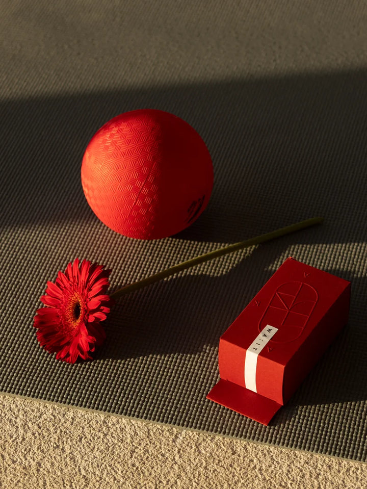 AKA Eau de Parfum - Still Life with Flower