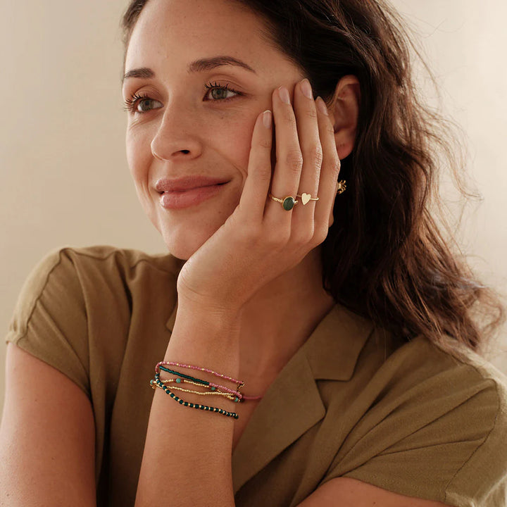 Certain Ring Gold mit Aventurin Nahaufnahme - handgefertigter verstellbarer Ring aus Nepal, B Corp zertifiziert, Eco Jewelry