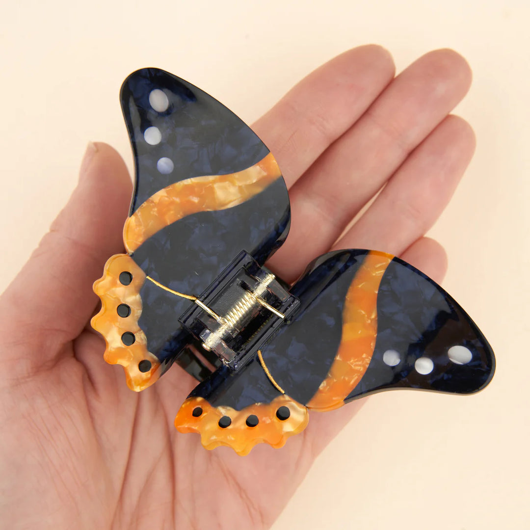 Black Butterfly Hair Claw von Coucou Suzette - auf Handfläche