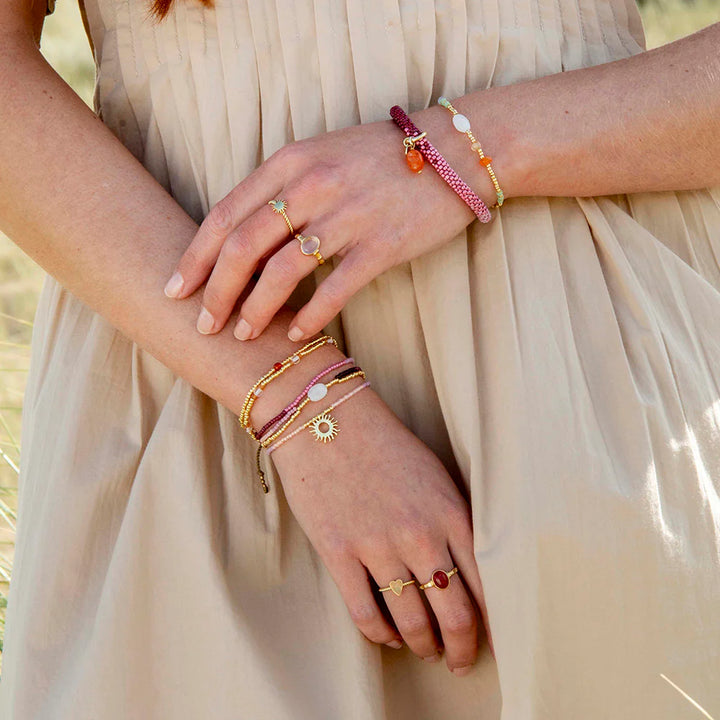 A Beautiful Story Shining Armband mit Mondstein - verstellbares Perlenarmband in Gold Rosa Braun