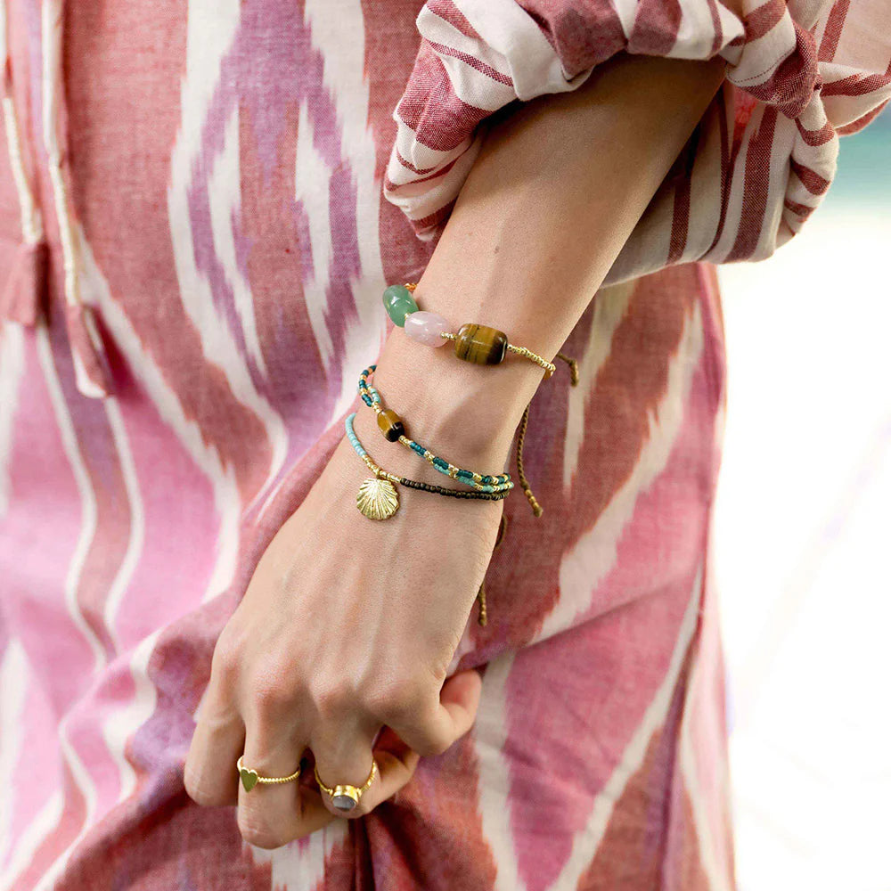 A Beautiful Story Shining Armband mit Tigerauge - verstellbares Perlenarmband in Blau und Gold