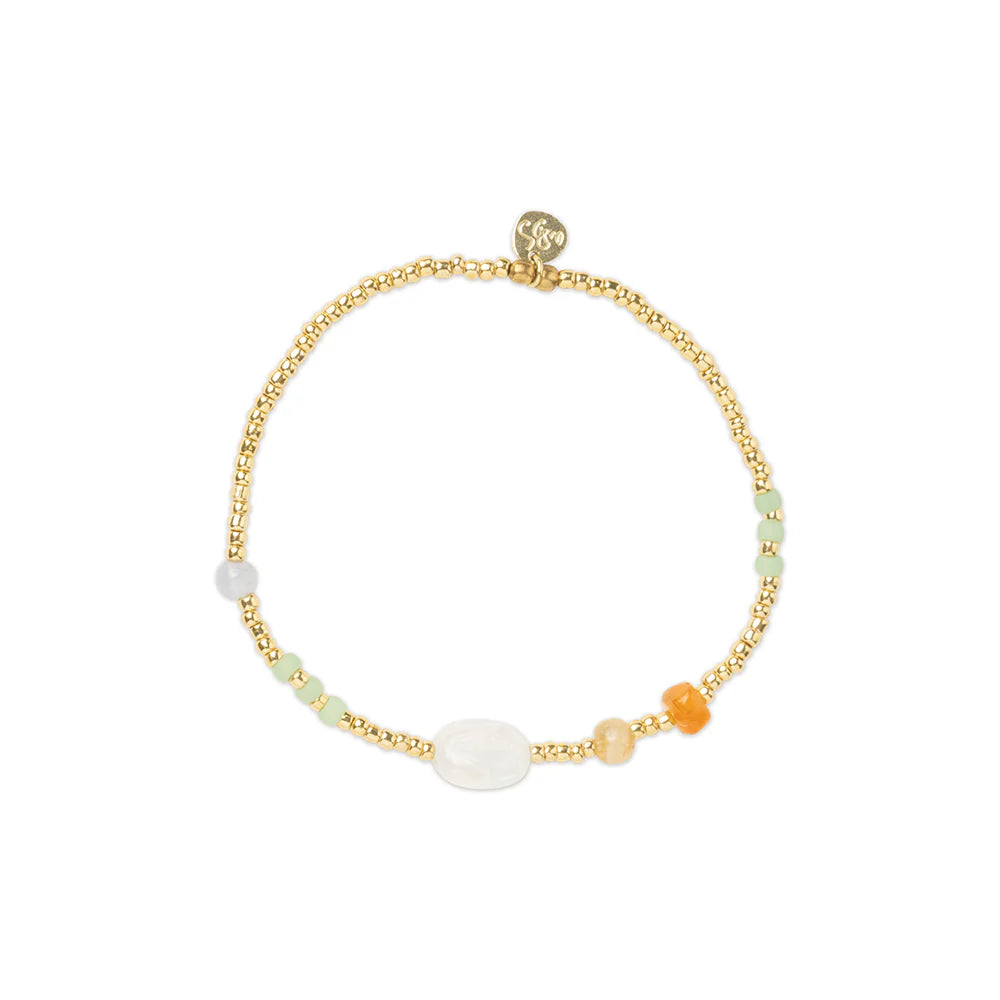 Amuse Moonstone Bracelet von A Beautiful Story - handgefertigtes Armband mit Mondstein, Edelsteinen und goldfarbenen Glasperlen, elastisch