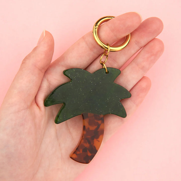 Palm Tree Charm von Coucou Suzette - am Ring aufgehängt