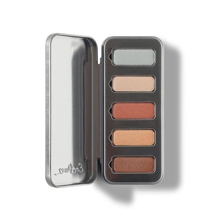 Ere Perez Chamomile Eye Palette Light Shimmer – fünf schimmernde Lidschatten im nachfüllbaren silberfarbenen Metalletui