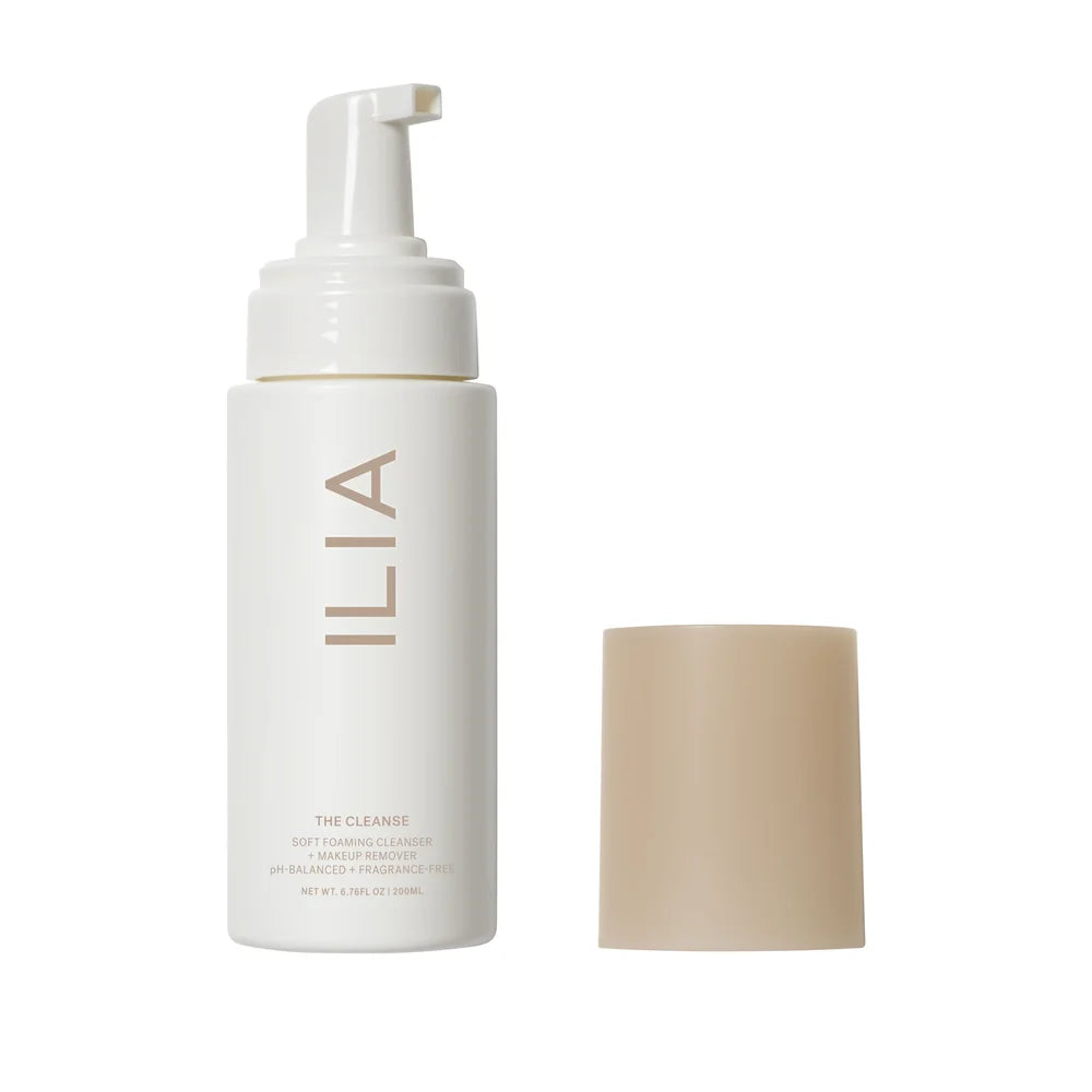 The Cleanse Soft Foaming Cleanser von Ilia Beauty - geöffnet, Freisteller