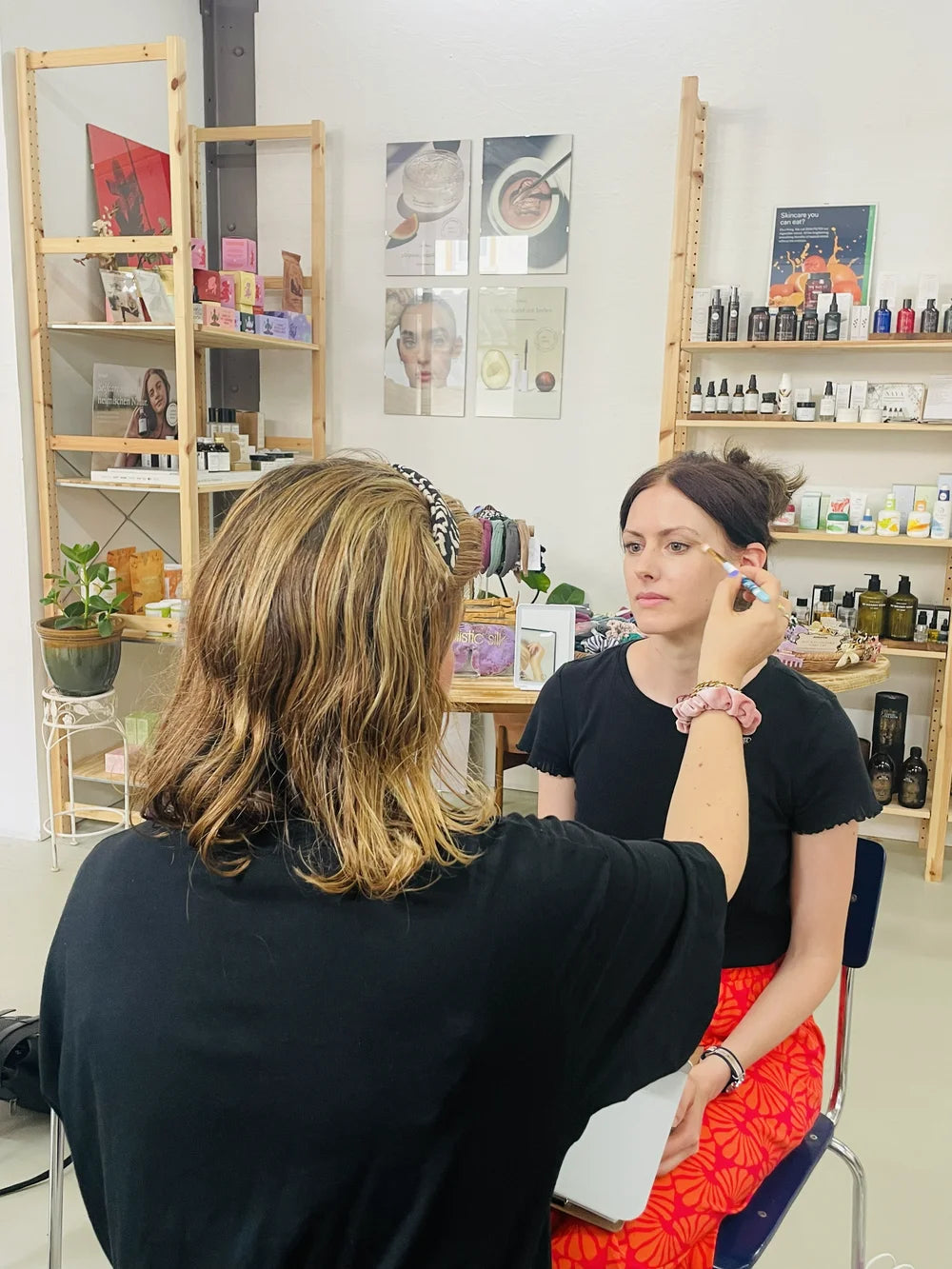 Make-up Coaching im Blanda Beauty Store Reutlingen – Anwendung und Beratung vor Ort
