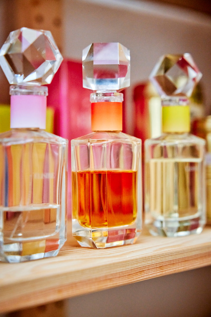 Nischendüfte im Blanda Beauty Store Reutlingen – Parfumflakons im Regal