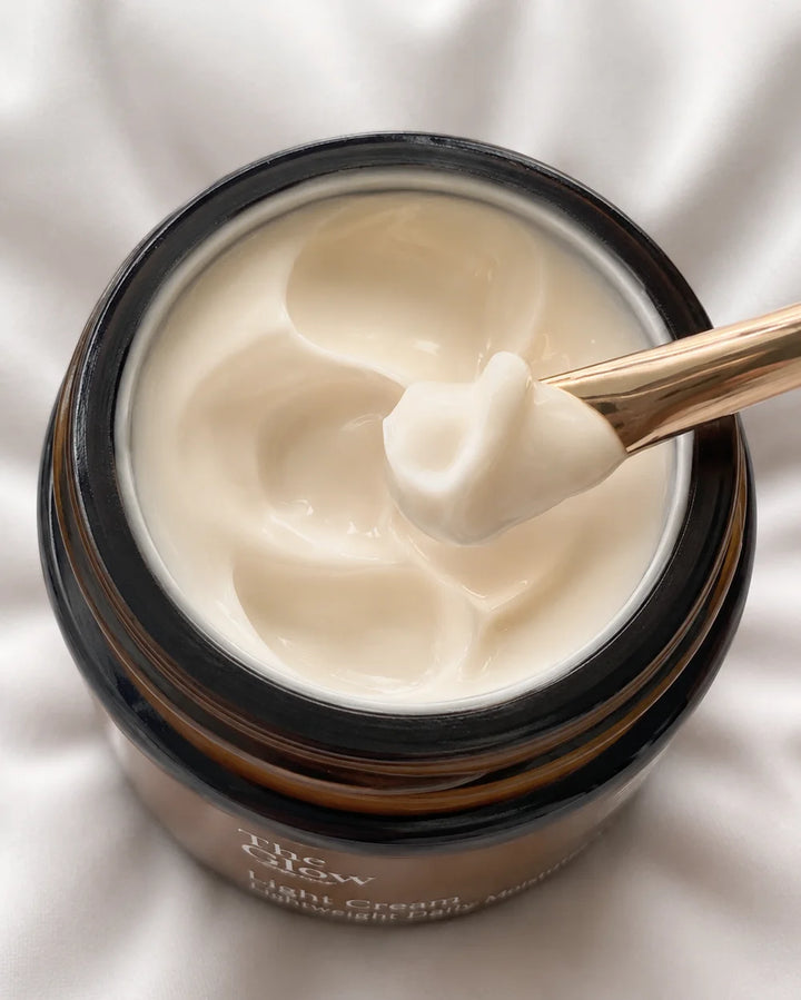 Light Cream von The Glow - Textur, Portionsgröße, Produkt geöffnet
