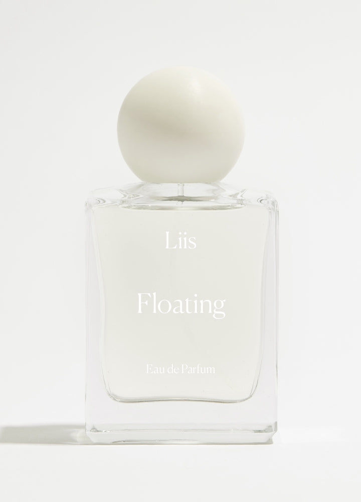Liis Floating Eau de Parfum Flakon mit kugelförmigem Verschluss auf hellem Hintergrund