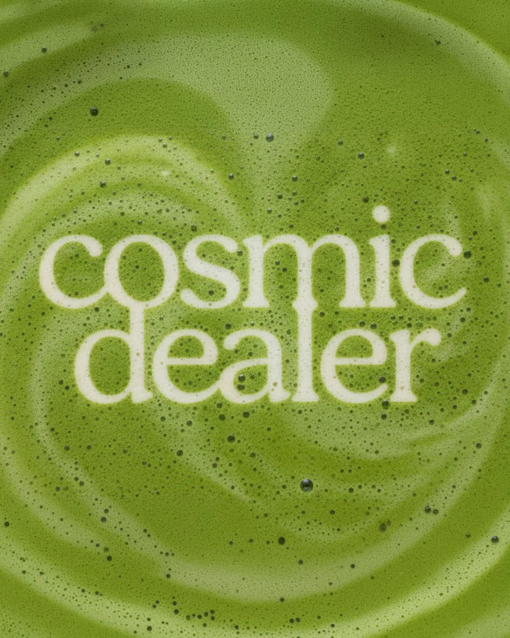 Fein gemahlener Spiced Maple Matcha von Cosmic Dealer mit Bio-Matcha und Ahorn