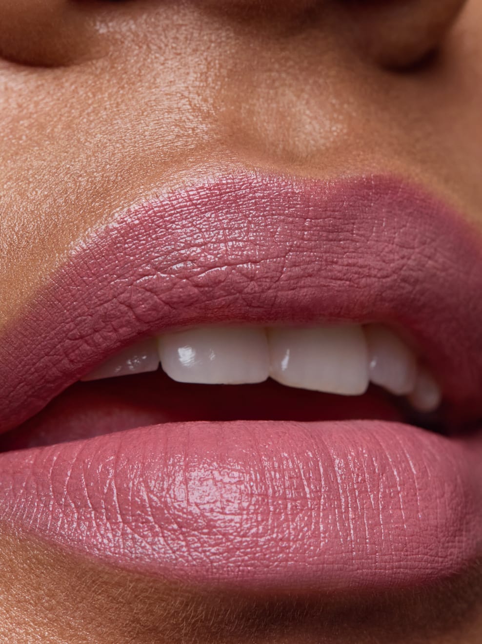 Und Gretel Tagarot Bloom 15 - geschminkte Lippen Nahaufnahme