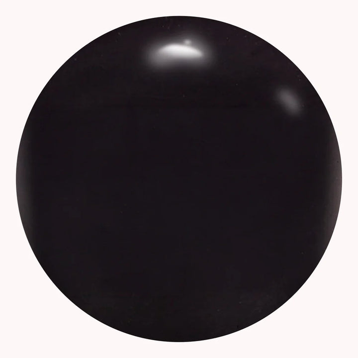 Nailberry Wild At Heart Nagellack in rauchigem Schwarz - Farbswatch