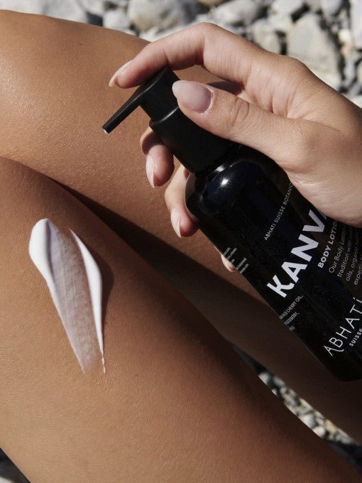 Abhati Suisse Kanva Body Lotion Anwendung – natürliche Körperpflege Schweiz