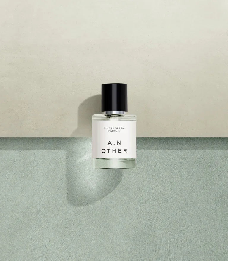 A.N. Other Sultry Green Parfum 50 ml Flakon Mood – Nischenduft Präsentation