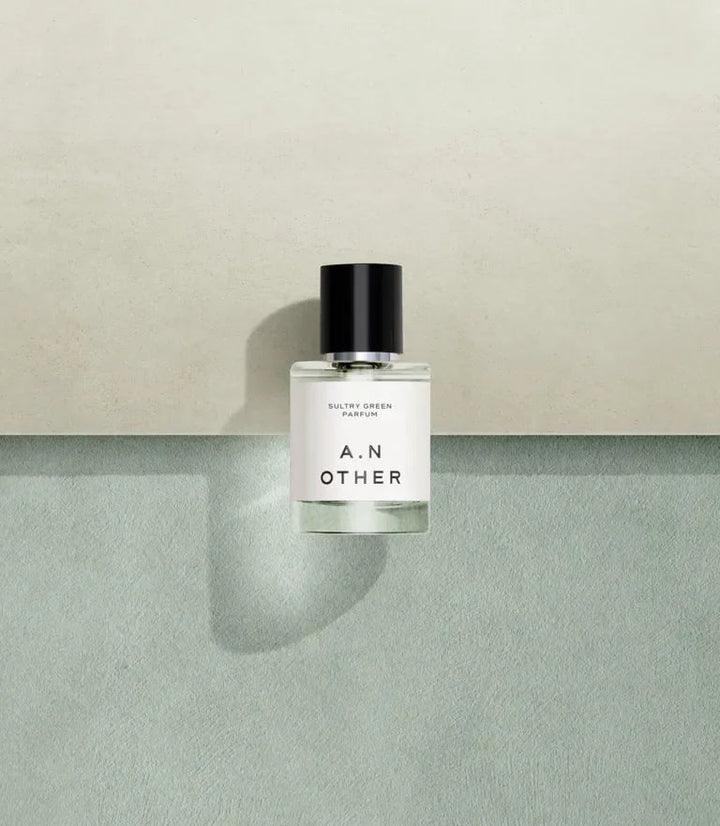A.N. Other Sultry Green Parfum 50 ml Flakon Mood – Nischenduft Präsentation