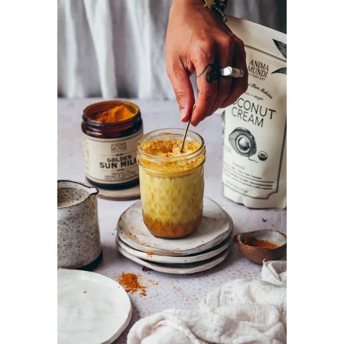 Coconut Cream Powder im Getränk - pflanzliche Milchalternative