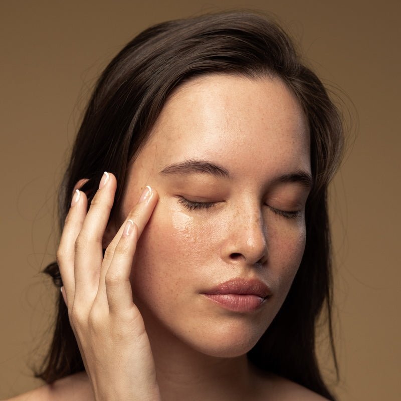 Anoint H2O De-Puffing Eye Gel unter den Augen - Anwendung gegen Schwellungen