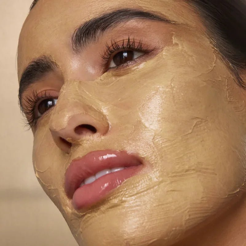 Antipodes Aura Gold Manuka Honey Radiance Mask - Model