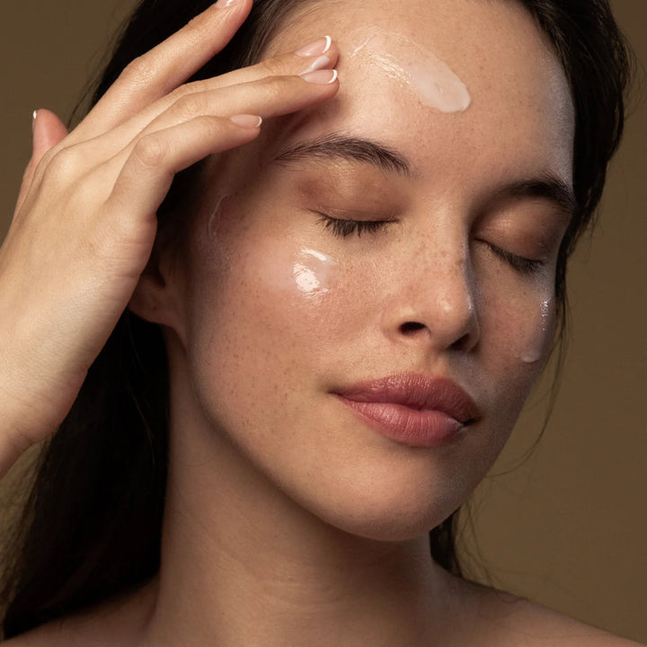 Culture Probiotic Night Recovery Water Cream auf der Haut - regenerierende Textur