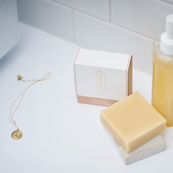 Rice Wine Facial Soap von Binu - aufhellende Gesichtsreinigung