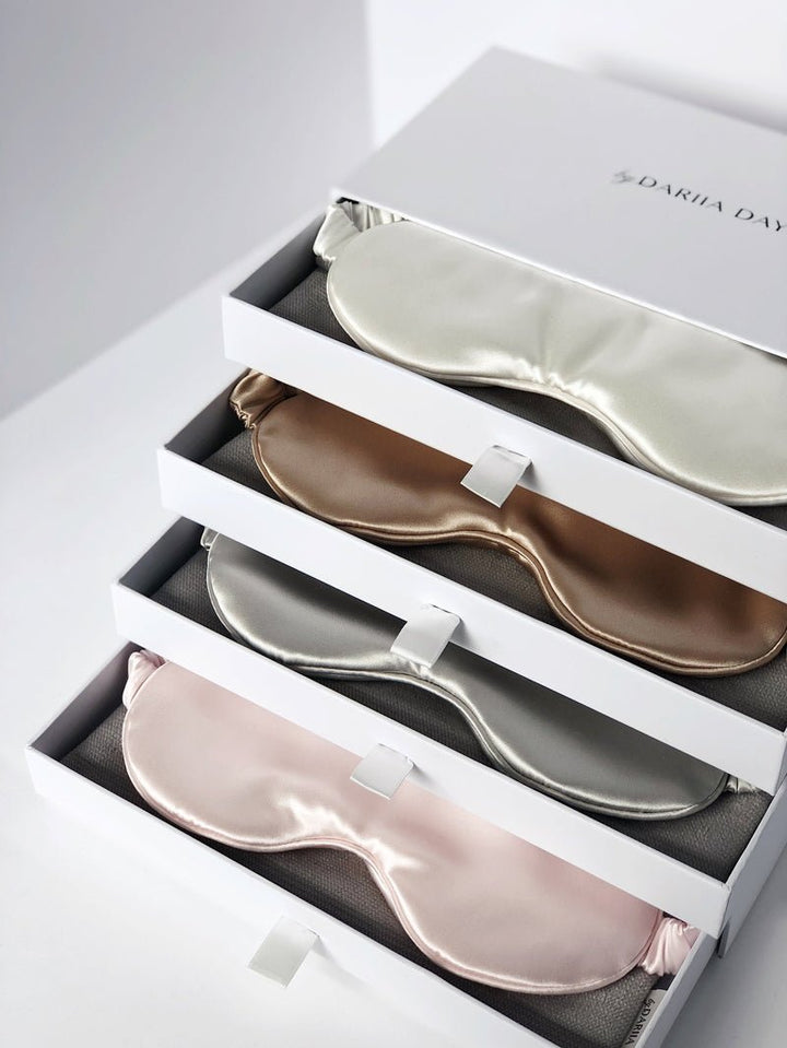 Silk Eye Mask Farbvarianten von Dariia Day - Seidenschlafmasken in verschiedenen Farben und Designs