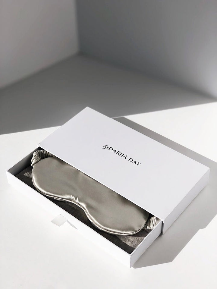 Silk Eye Mask Silver Grey in Box - elegante Geschenkverpackung mit Seidenschlafmaske