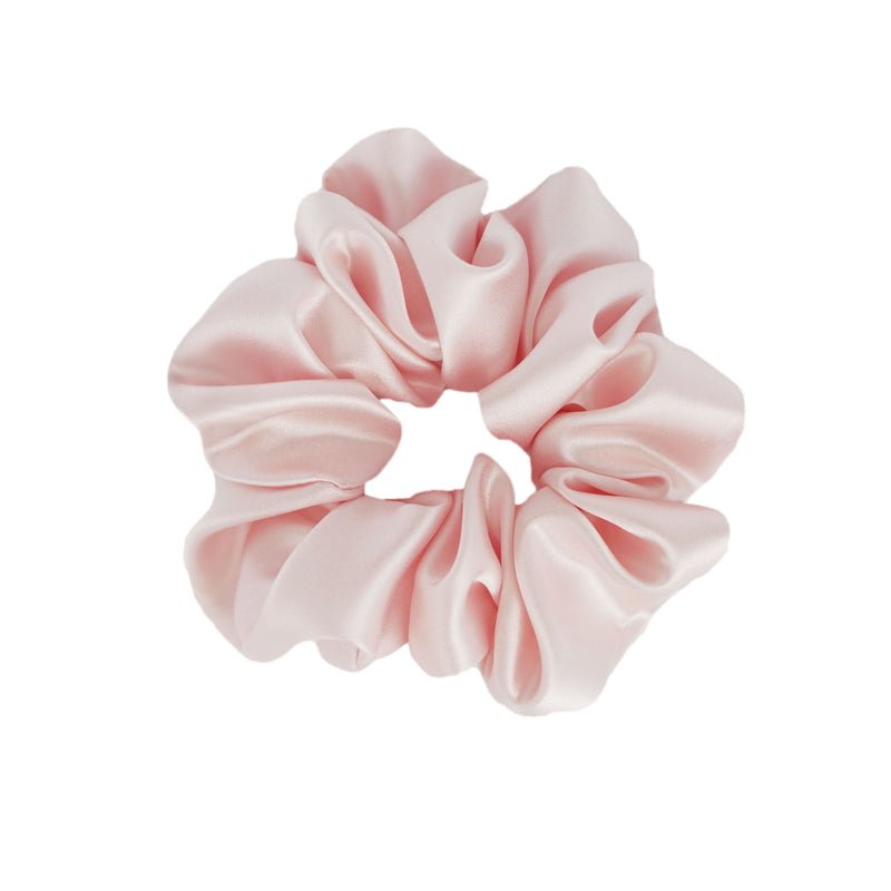 Silk Scrunchie Blush Pink Medium - größeres Seidenhaarband in zartem Rosa