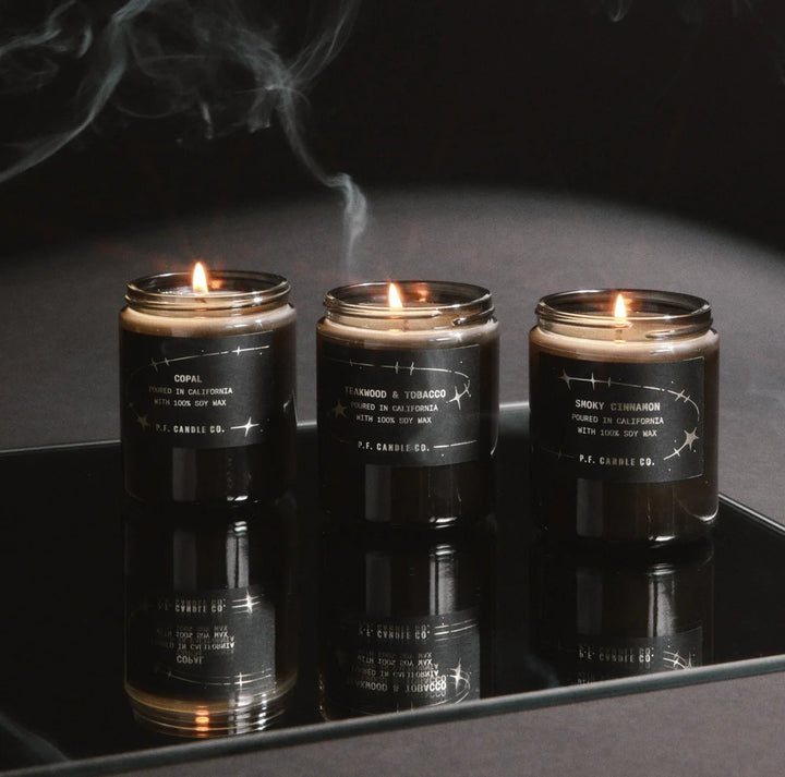 Celestial Candle Collection auf spiegelnder Oberfläche