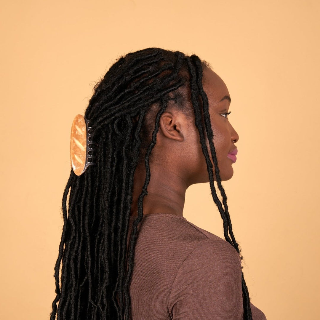 Coucou Suzette Baguette Hair Claw - Model Tragebild