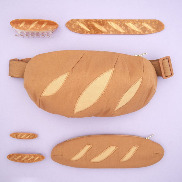 Coucou Suzette Baguette Hair Clip - Baguette Kollektion fliederfarbener Hintergrund