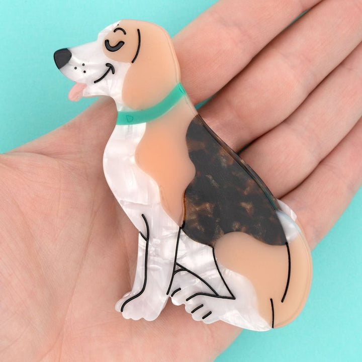 Beagle Hair Claw in Hand