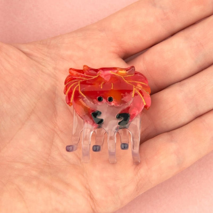 Coucou Suzette Crab Mini Hair Claw - Detail Handmodel