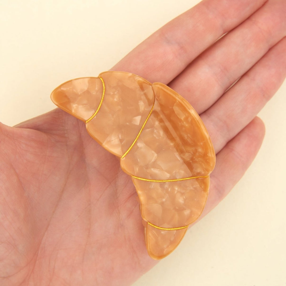 Coucou Suzette Croissant Hair Claw - Handmodel Details