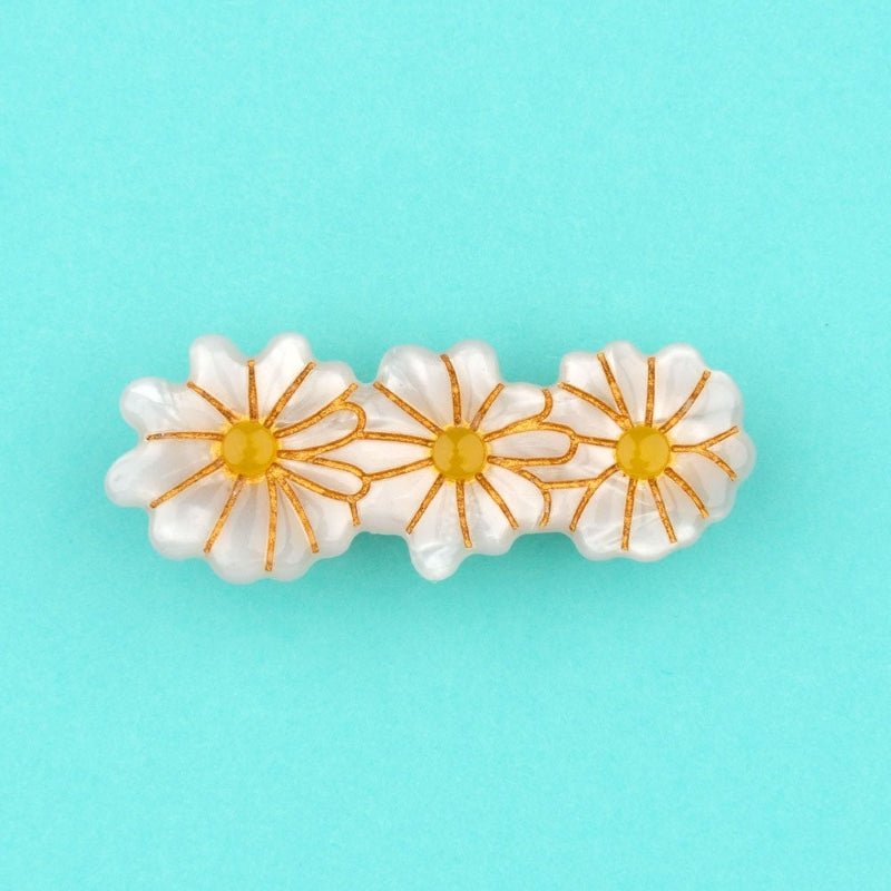 Coucou Suzette Daisies Haarklammer - Produkt türkiser Hintergrund