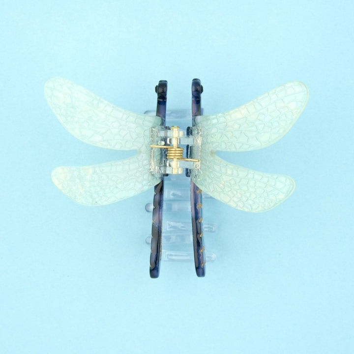 Coucou Suzette Dragonfly Hair Claw - Produktbild blauer Hintergrund