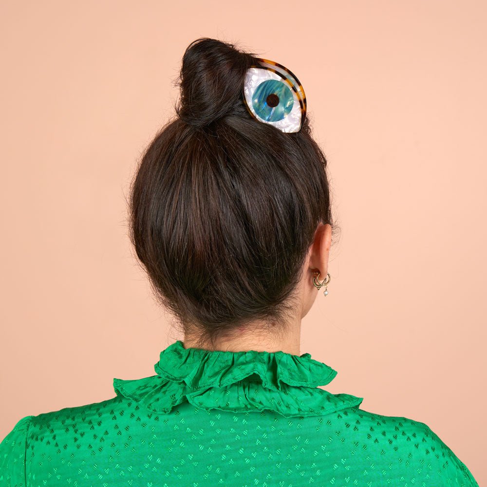 Coucou Suzette Eye Hair Claw – Blue - Model
