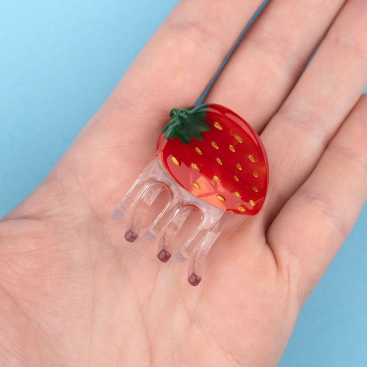 Coucou Suzette Strawberry Mini Hair Claw - Handmodel Details