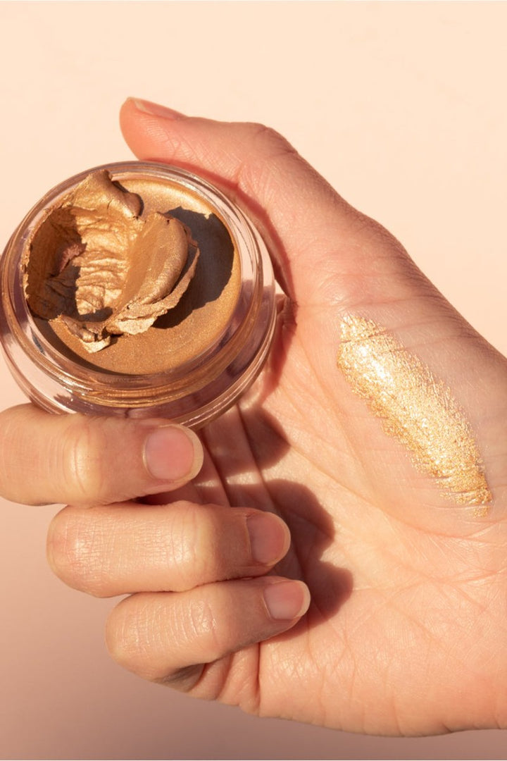 Vanilla Highlighter Sun Halo - on hand