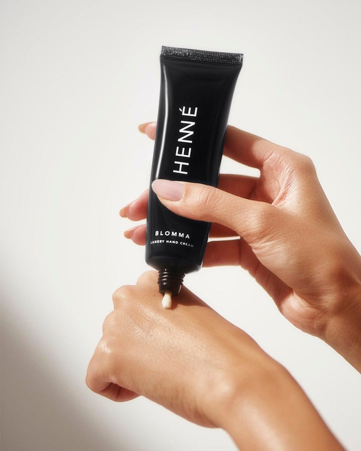 Henné Organics Blomma Luxury Hand Cream - Anwendung
