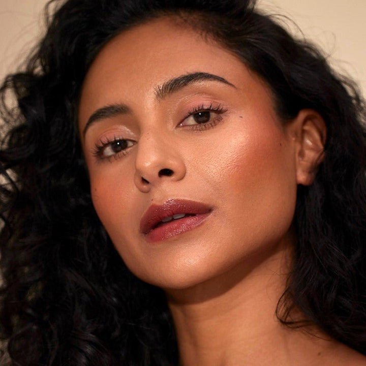 Henné Organics Luxury Lip Tint - Intrigue Model 2