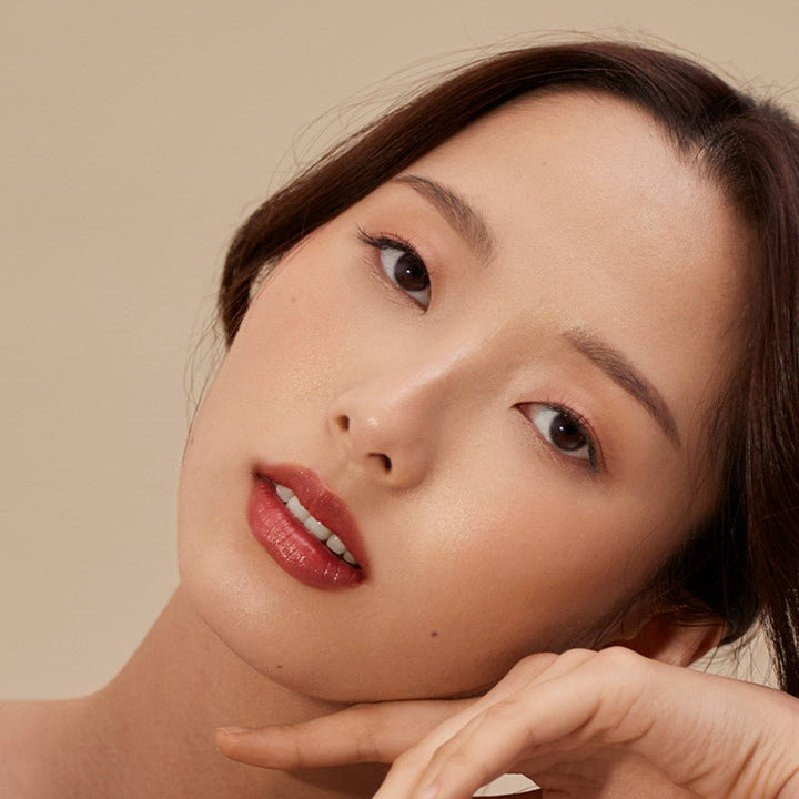 Henné Organics Luxury Lip Tint - Intrigue Model 1