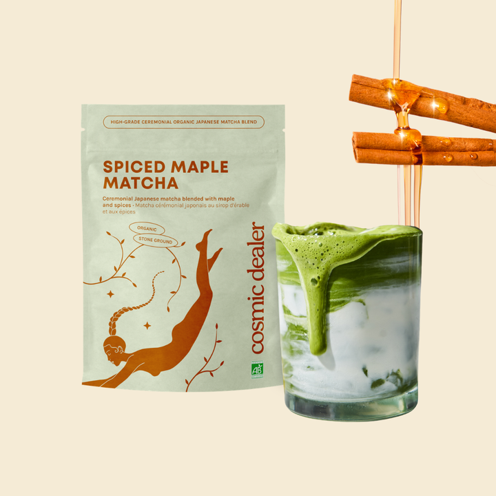 Cosmic Dealer Spiced Maple Matcha – zeremonieller Bio-Matcha mit Ahorn und Gewürzen