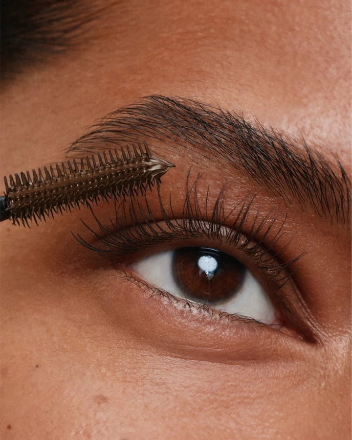 Limitless Lash Mascara Rich Brown - Anwendung am Auge