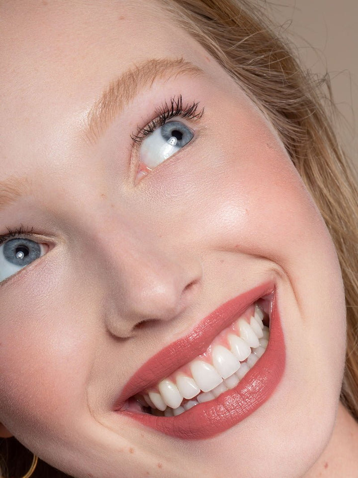  Limitless Lash Mascara Anwendung - Dual-Fiber-Bürste in Aktion