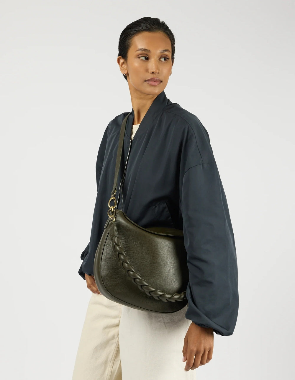 O My Bag Lana aus weichem Soft-Grain-Echtleder in der Farbe Moss