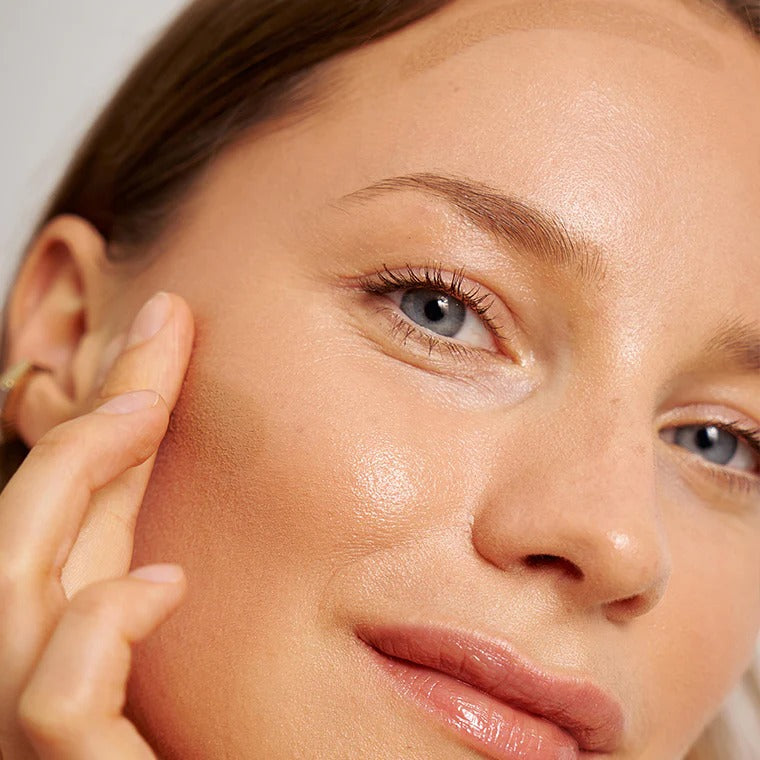 Pure U. Bronzing Balm Beach Day - mit natürlichem Sommer-Glow für helle bis mittlere Hauttöne